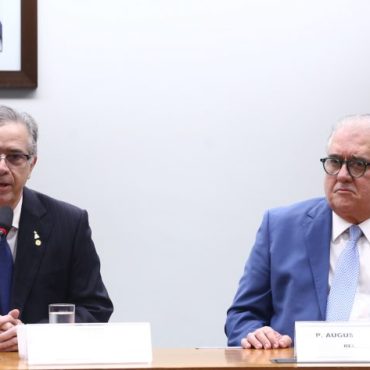 Deputado Joaquim Passarinho (PL-PA) e Deputado Augusto Coutinho (Republicanos-PE) - presidente e relator da comissão especial sobre transporte e entrega por plataforma digital (<a class=