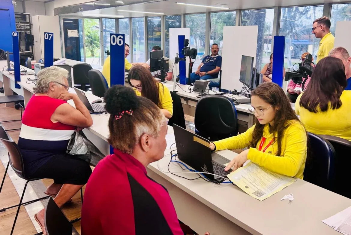 Poupatempo Móvel participa de feira de empregos na zona oeste de SP; veja os serviços oferecidos