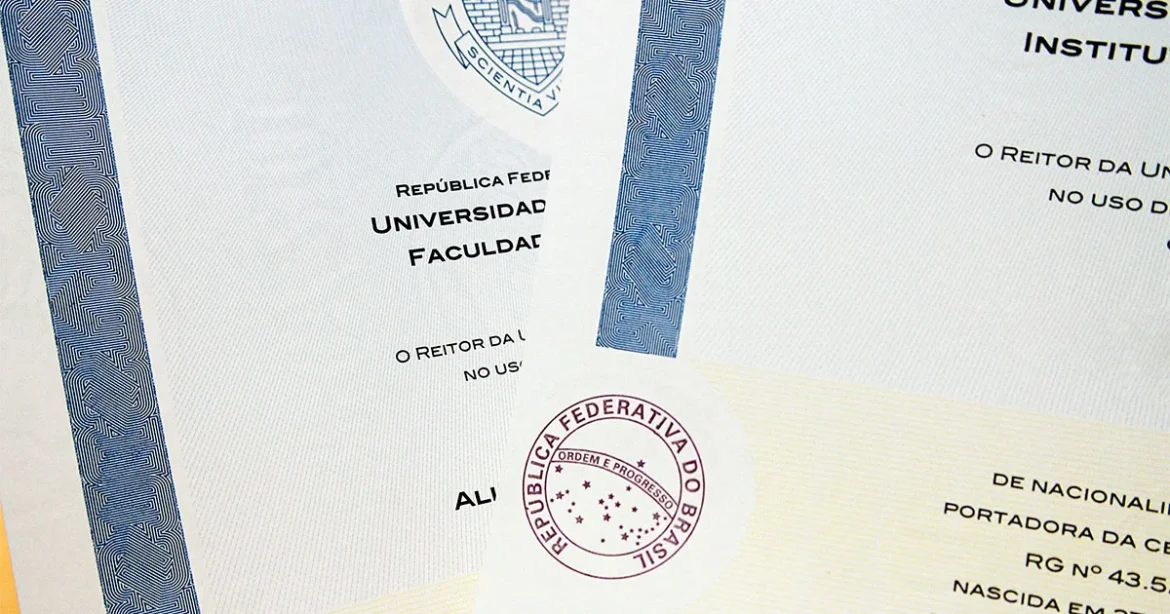 Diplomas de graduação da USP passam a ser emitidos apenas em formato digital